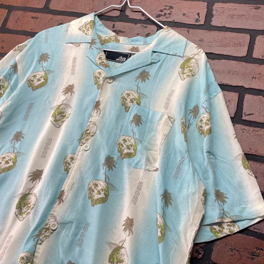 Lost Men's Medium Skull Island Hawaiian Shirt Lightweight Viscose Button Down